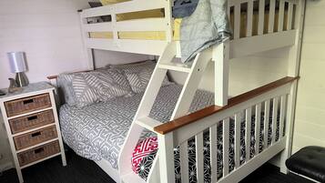 Cabin, 3 Bedrooms, Smoking, Balcony | 4 bedrooms