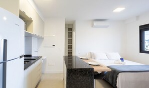Basic Studio | 1 bedroom, WiFi (free) - Studio in Cond. w/ Pool and Balcony Sru2308 (Campinas)