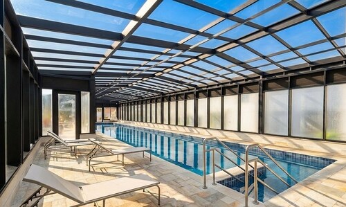 Studio in Cond. w/ Pool and Balcony Sru2308