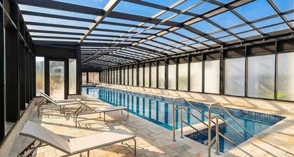 Studio in Cond. w/ Pool and Balcony Sru2308