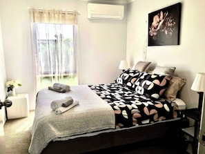 House, 2 Bedrooms, Smoking, Balcony - 2 Bedroom Private Unit With Enclosed Back Yard (Bairnsdale)