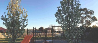 2 Bedroom Private Unit With Enclosed Back Yard