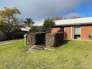 House, 2 Bedrooms, Smoking, Balcony | Exterior - 2 Bedroom Private Unit With Enclosed Back Yard (Bairnsdale)