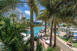 Exterior - Fontainebleau Miami Resort (Miami Beach)