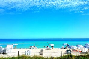 Beach/ocean view - Fontainebleau Miami Resort (Miami Beach)