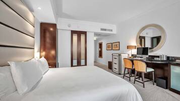 Family Apartment | Iron/ironing board, WiFi (free), bed sheets