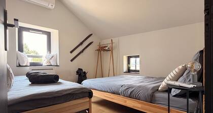 Odeillo Lodge | Lake View | Luxury | Sleeps 8 | Les Angles