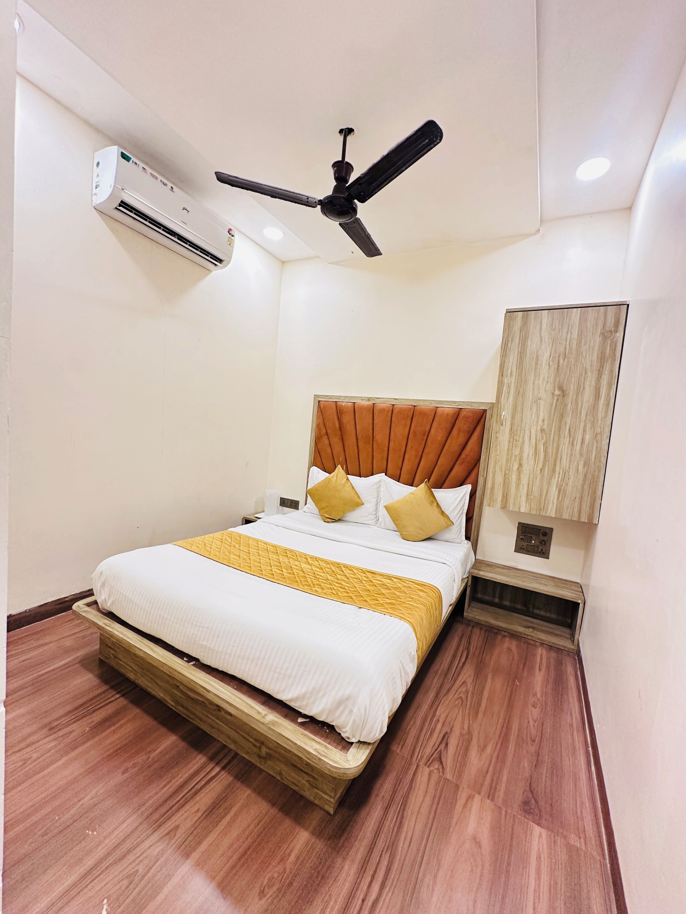 Deluxe Double Room | Meja, ruang kerja komputer riba, Wi-fi percuma 