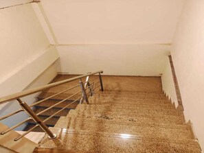A staircase with metal handrails and a carpeted floor. - Hotel Royce BKC (Mumbai)
