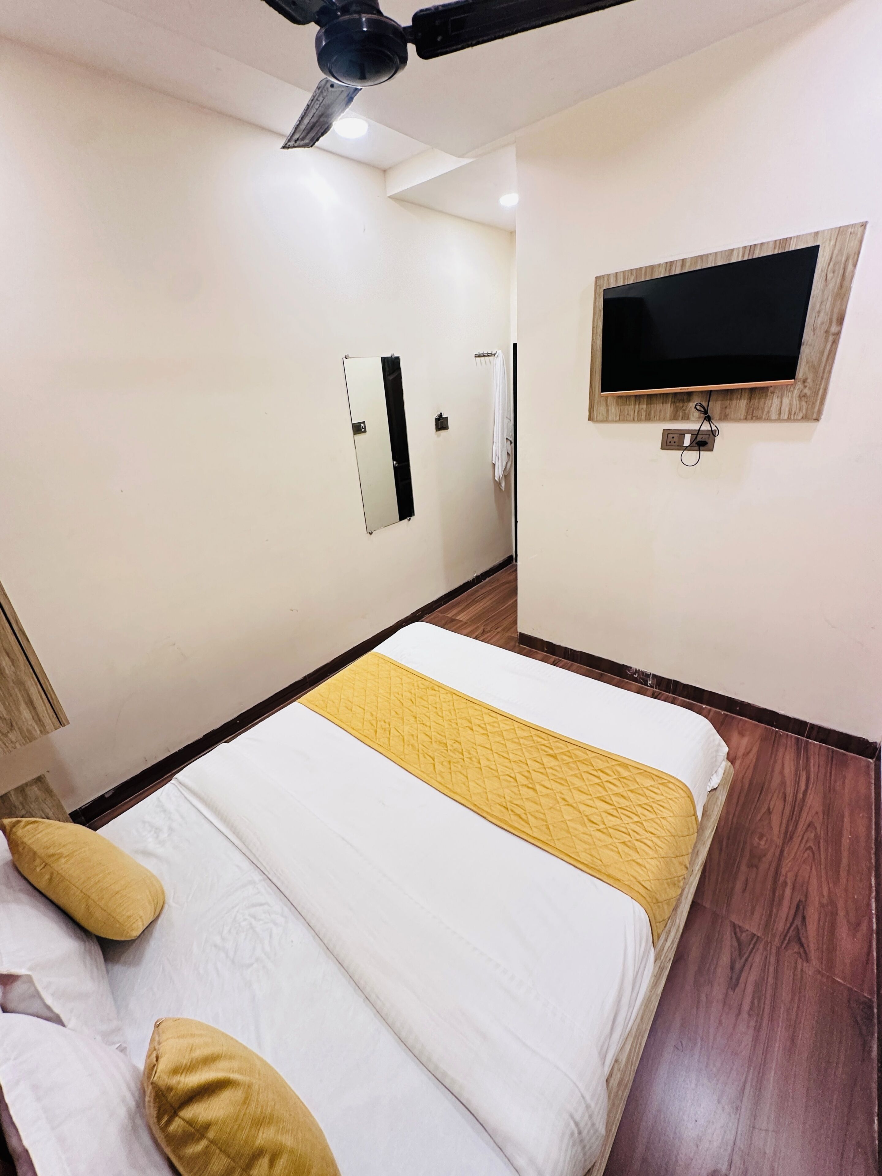 Deluxe Double Room | Memory foam beds, desk, laptop workspace, WiFi (free)