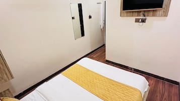 Deluxe Double Room | Memory foam beds, desk, laptop workspace, WiFi (free)