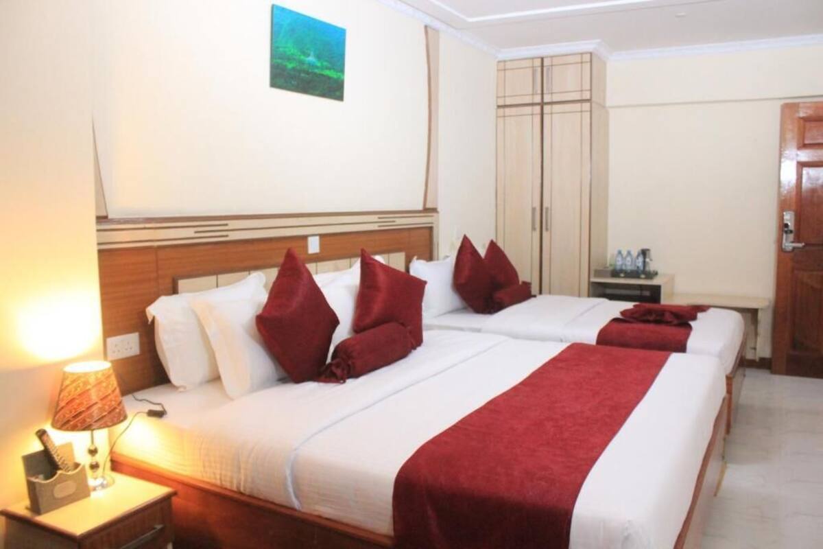 Kamar Twin Deluks, pemandangan kota | Brankas, meja kerja, kedap suara, dan setrika/meja setrika