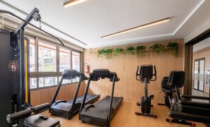 A gym with treadmills, a stationary bike, and a rowing machine. - Studio in a Cond. With Pool Near the Beach Cao0305 (Salvador)