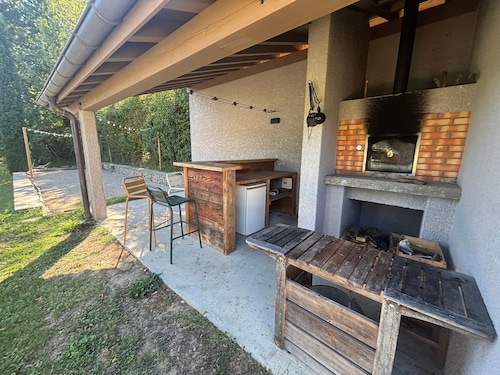 Maison de vacances « Maison Vacances Massignieu » avec vue montagne, piscine privée et Wi-Fi