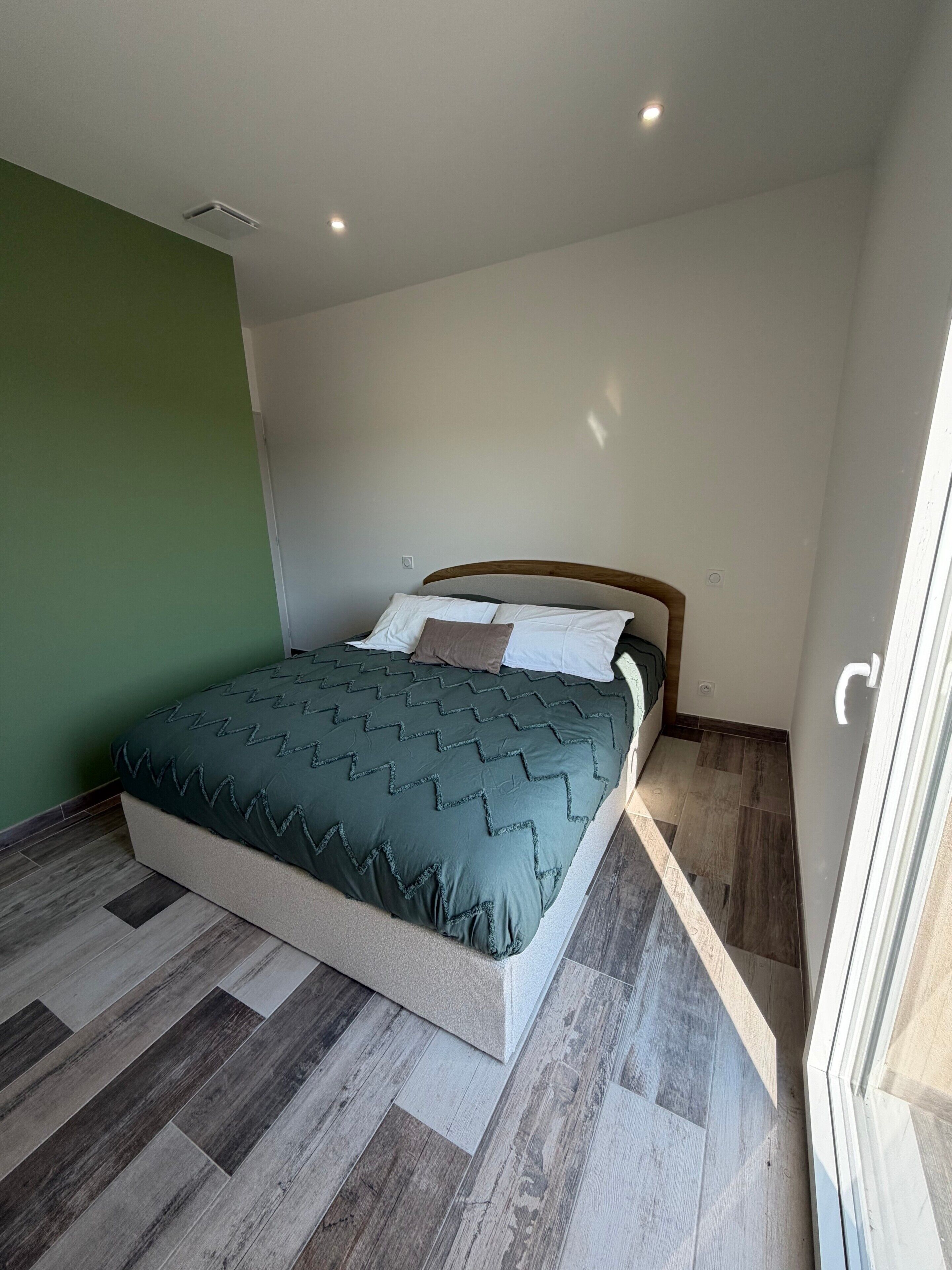 4 chambres, fer et planche à repasser, Wi-Fi, draps fournis