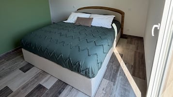 4 chambres, fer et planche à repasser, Wi-Fi, draps fournis