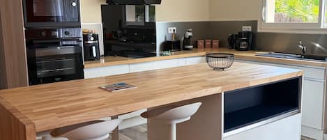 Coffee/tea maker, fridge, microwave, oven