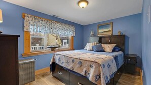5 bedrooms, iron/ironing board, WiFi - Queen Anne Victorian home plus private Cottage in pleasant Dennisport Cape Cod (Dennis)