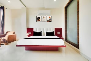 Classic Room | Desk, free WiFi - Collection O by OYO Railway Station (Amritsar)