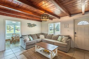 Smart TV, DVD player - Walk to Mashes Sands Beach, boat from your private dock, and bask in Old Florida in this one-story canal-front home (Panacea)