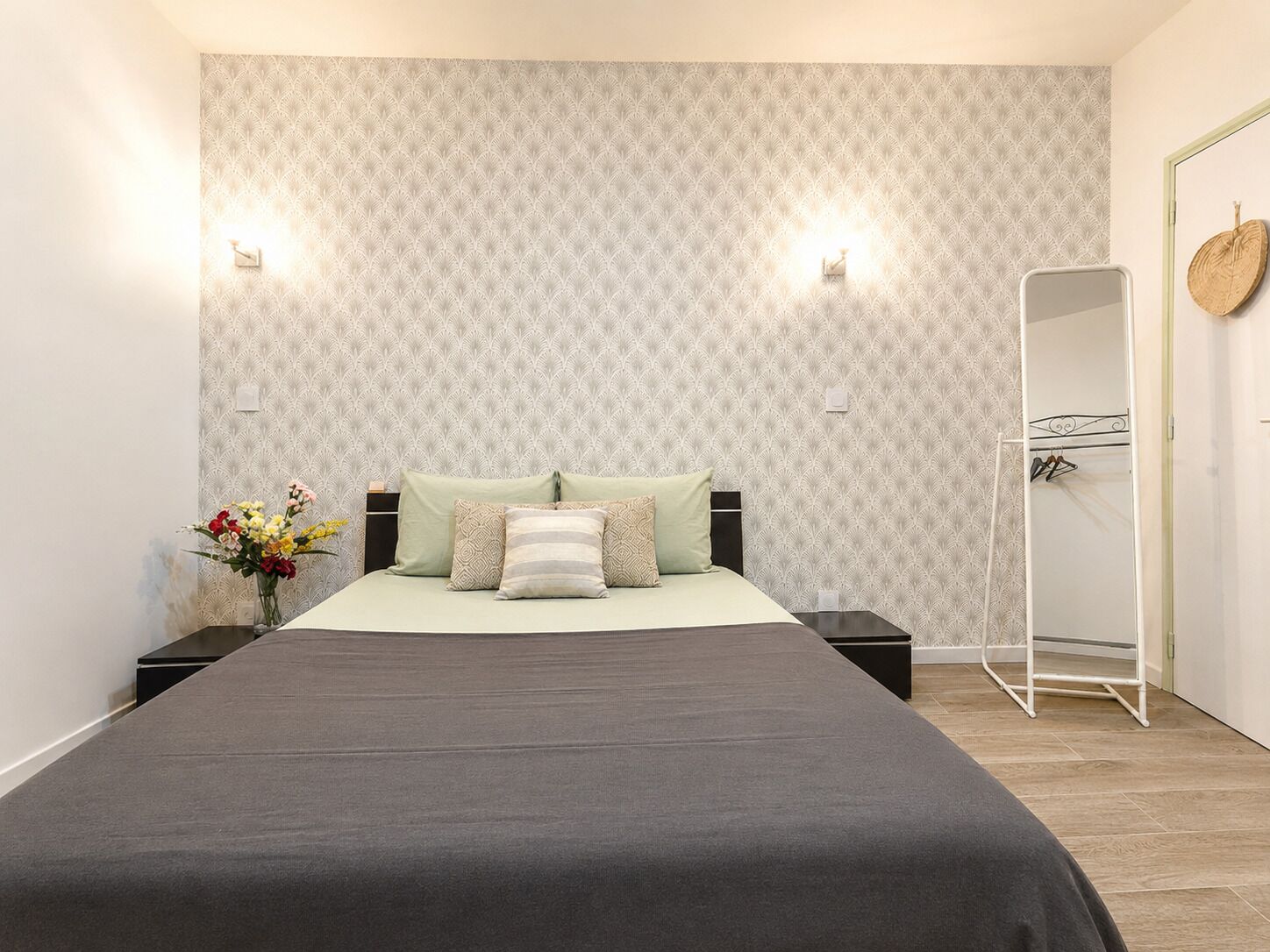 3 slaapkamers, een strijkplank/strijkijzer, reisbedje, gratis wifi