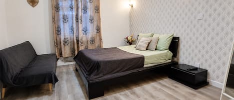 3 bedrooms, iron/ironing board, travel cot, free WiFi