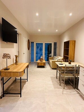 Dining - Serene 2-bedroom corporate apartment with AC in Willemstad (Willemstad)