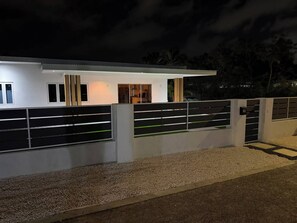 Exterior - Serene 2-bedroom corporate apartment with AC in Willemstad (Willemstad)
