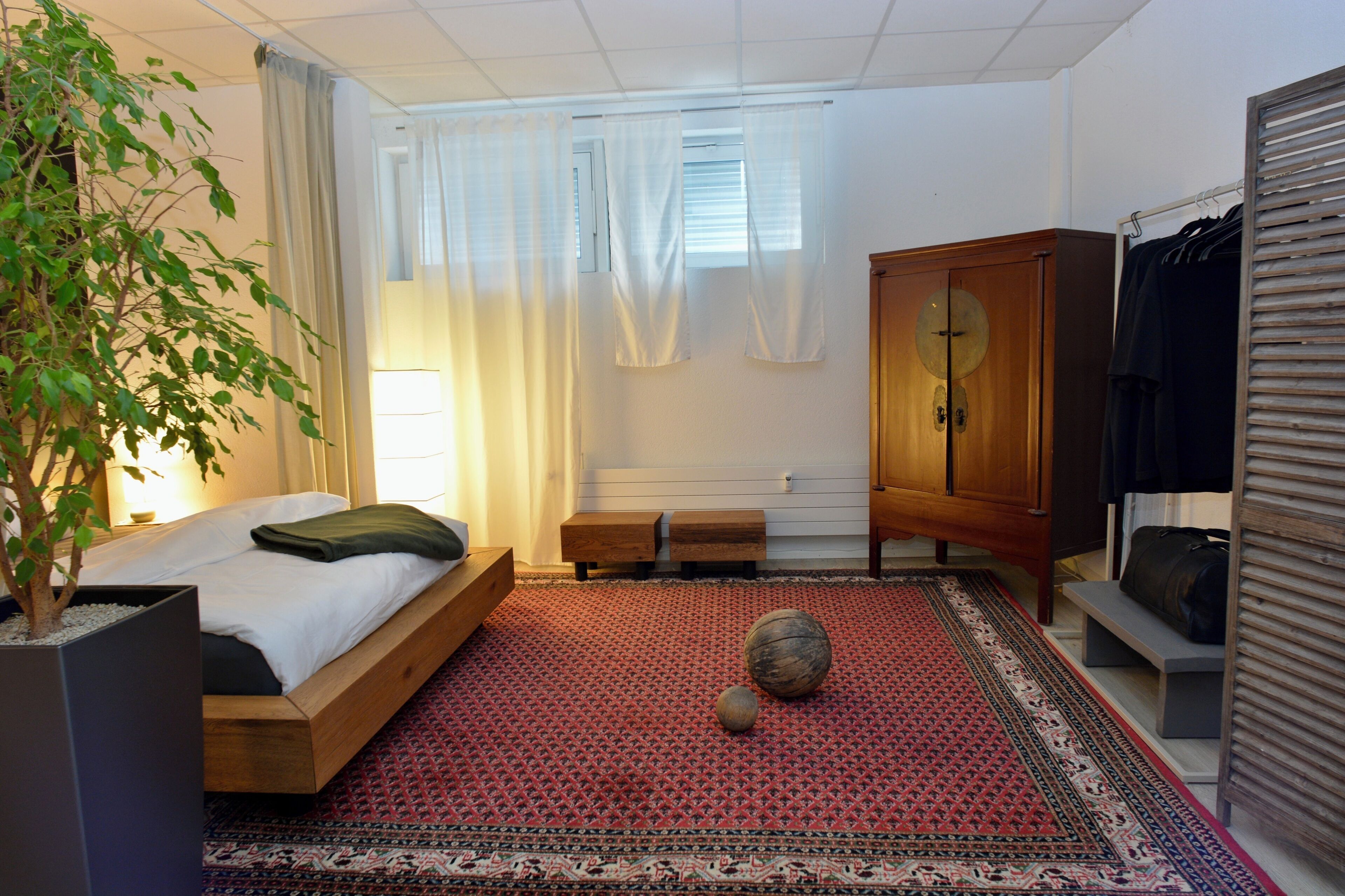 2 habitaciones, tabla de planchar con plancha, wifi y ropa de cama 
