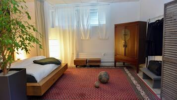 2 habitaciones, tabla de planchar con plancha, wifi y ropa de cama