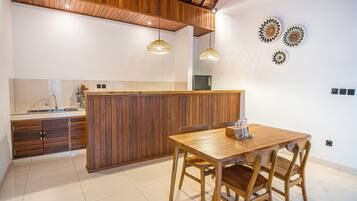 Villa, 2 Bedrooms, Balcony, Pool View | Dining