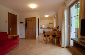 TV - Apartment "Röfen" with Balcony and Wi-Fi (Mals)