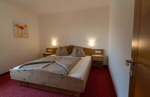 2 makuuhuonetta, silitysrauta/-lauta, Wi-Fi, vuodevaatteet