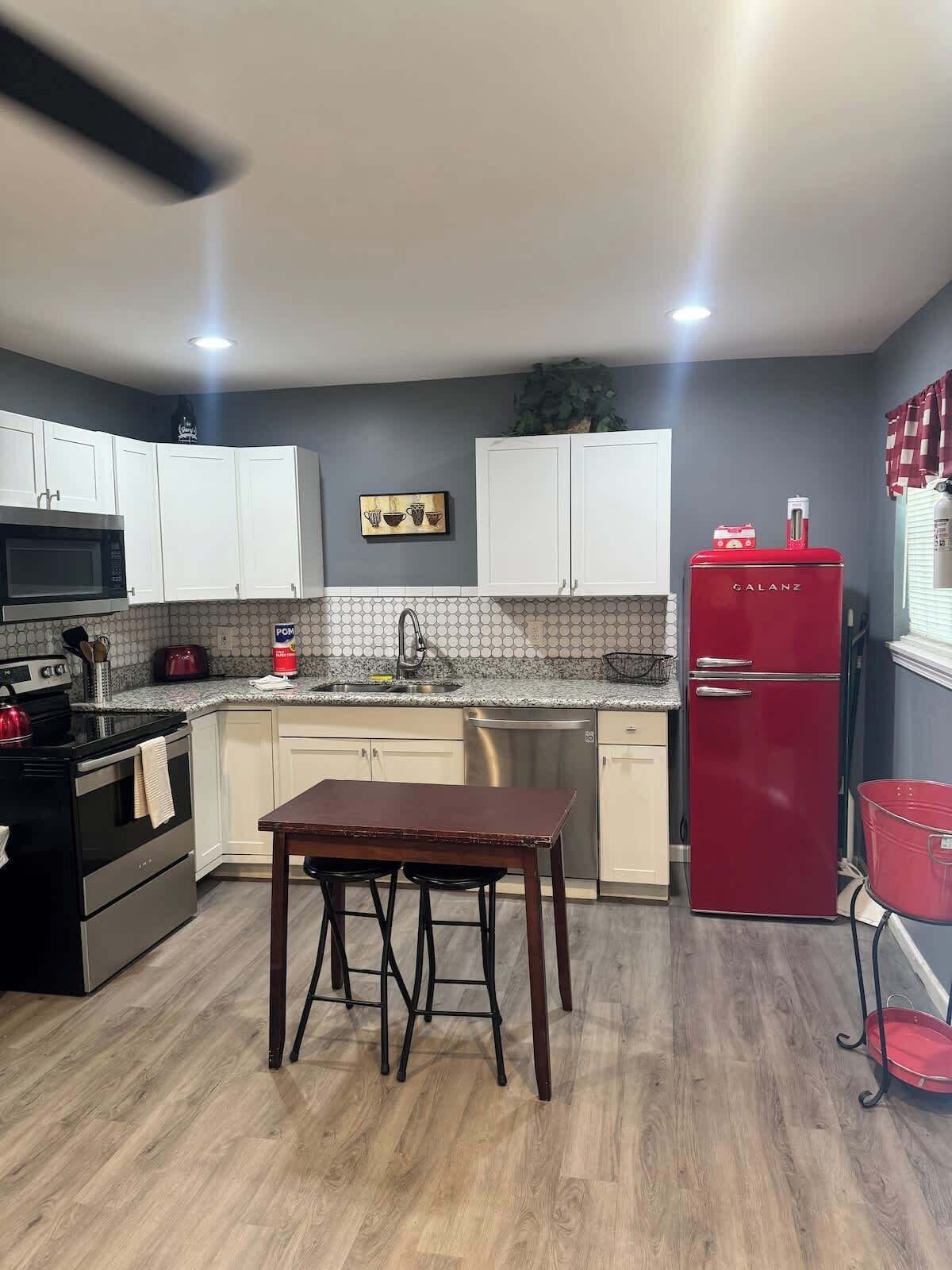Coffee/tea maker, fridge, microwave, oven