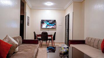 Appartement, 2 chambres, balcon, vue ville | Salle de séjour