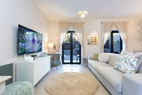 Fynbos, Stylish, Fully equipped Simon's Town apartment, 400m from the beach