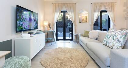 Fynbos, Stylish, Fully equipped Simon's Town apartment, 400m from the beach