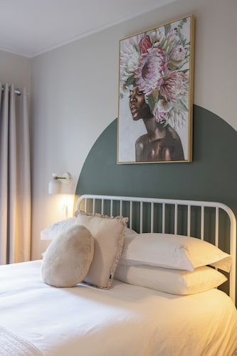 FYNBOS - Stylish, Fully equipped Simon's Town apartment, 400m from the beach