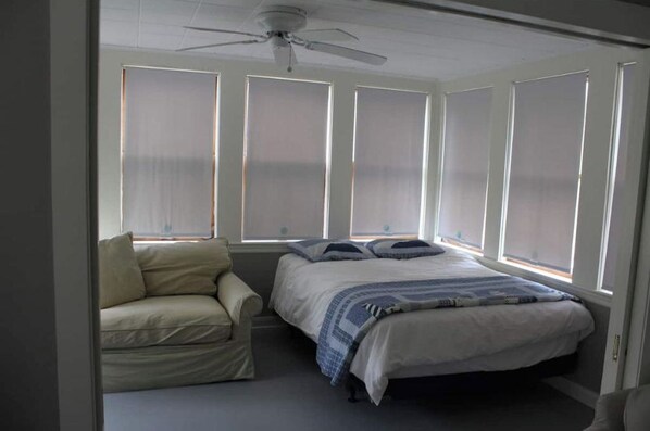 Room - Cottage Getaway walk to beach (Eastham)