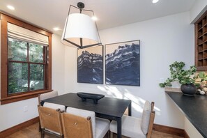 Dining - 101 Ballard N-Curate Telluride, Walk to Gondola, Festival Grounds, Shops, Town (Telluride)