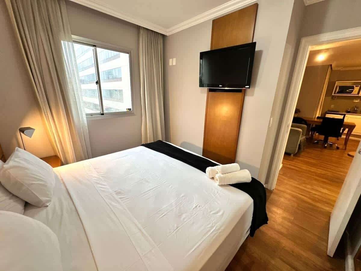 Family Apartment, 2 Bedrooms | Meja, ruang kerja komputer riba, Wi-fi percuma 