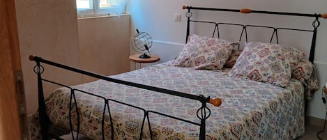 3 bedrooms, desk, iron/ironing board, travel cot