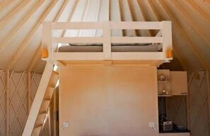 A bunk bed with a wooden frame and a shelf below. - Restart Kaszuby - Jurta w sercu Kaszub (Dejk)