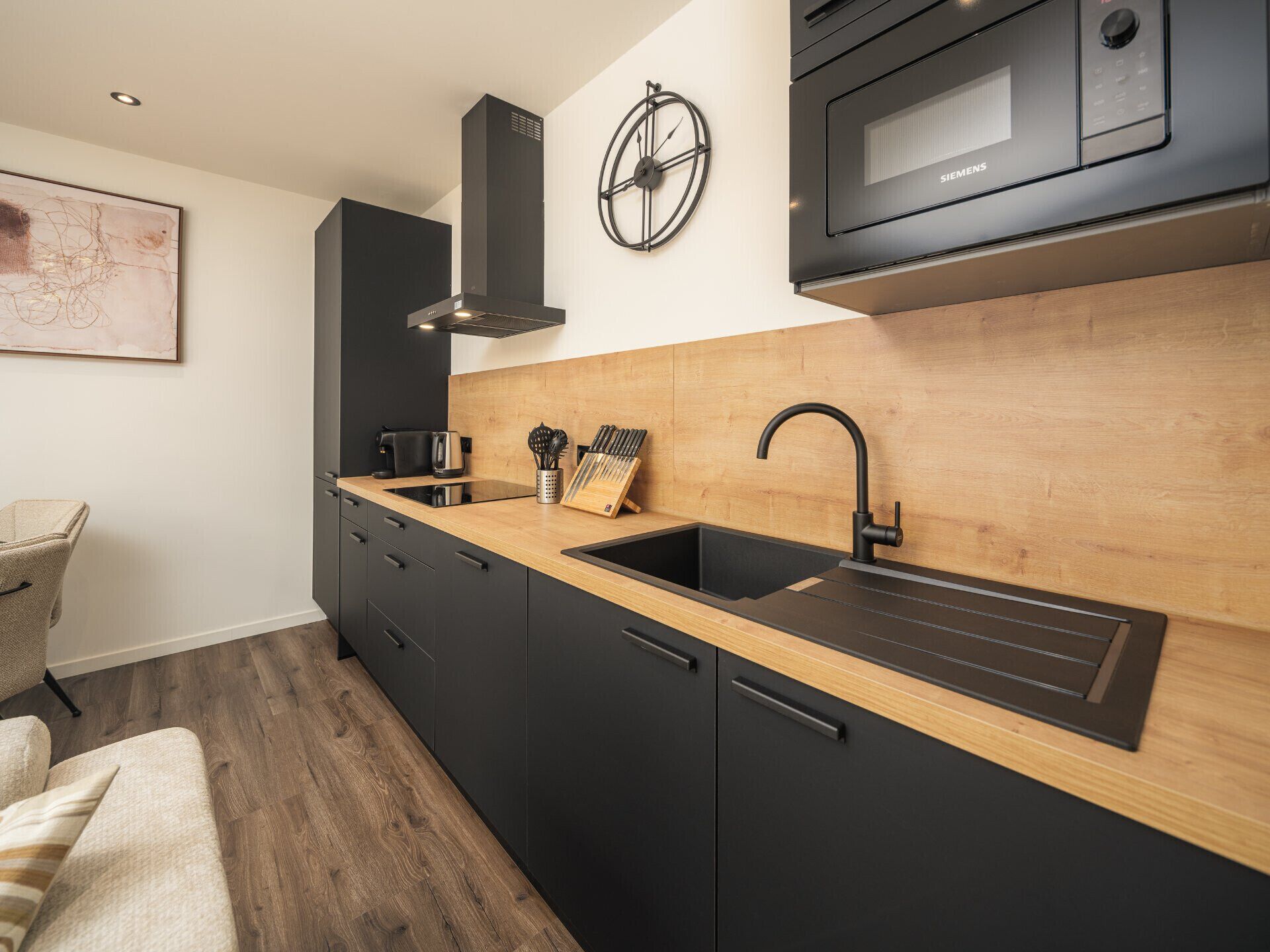 Coffee/tea maker, fridge, microwave, oven