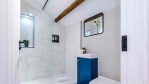 Bathroom - The Vault - Boutique Cosy Peak District Retreat in a Grade II listed building (Chapel-en-le-Frith)