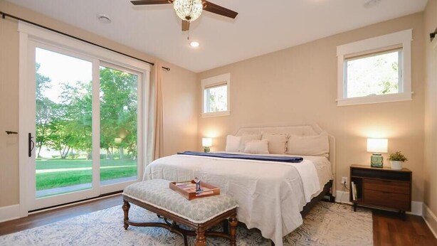 4 bedrooms, desk, travel cot, free WiFi - 4 BR beach house with Swim Spa, Steam Shower & 42 ft playroom. Sleeps 9 (Maple Lake)
