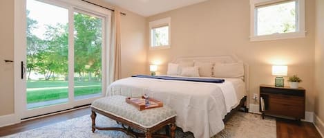 4 bedrooms, desk, travel crib, WiFi (free)