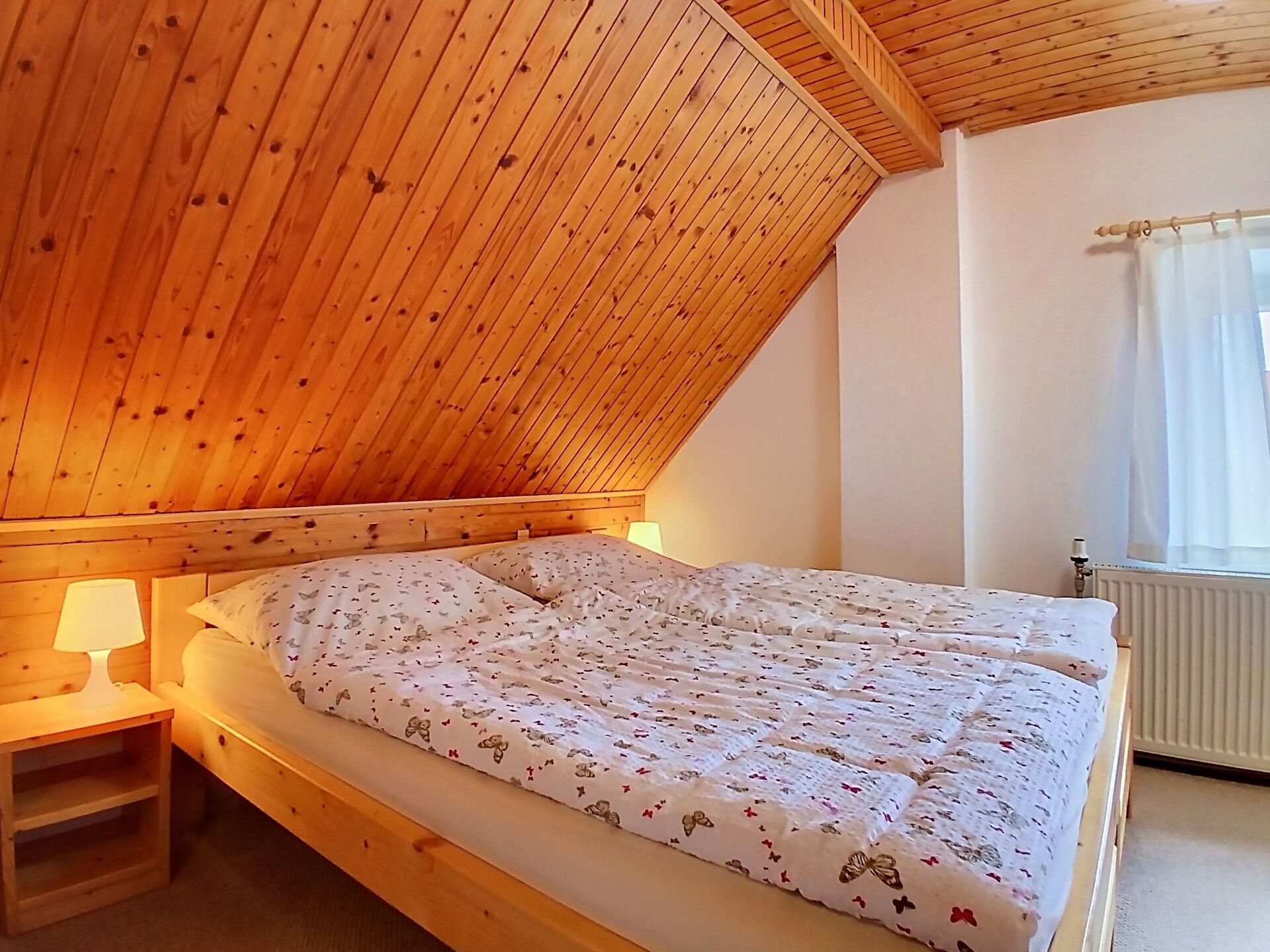 4 bedrooms, travel crib, WiFi (free), bed sheets