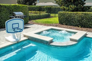 A swimming pool with a hot tub, a basketball hoop, and a barbecue grill. - Luxury Disney Escape - Pool, SPA and Games (Kissimmee)