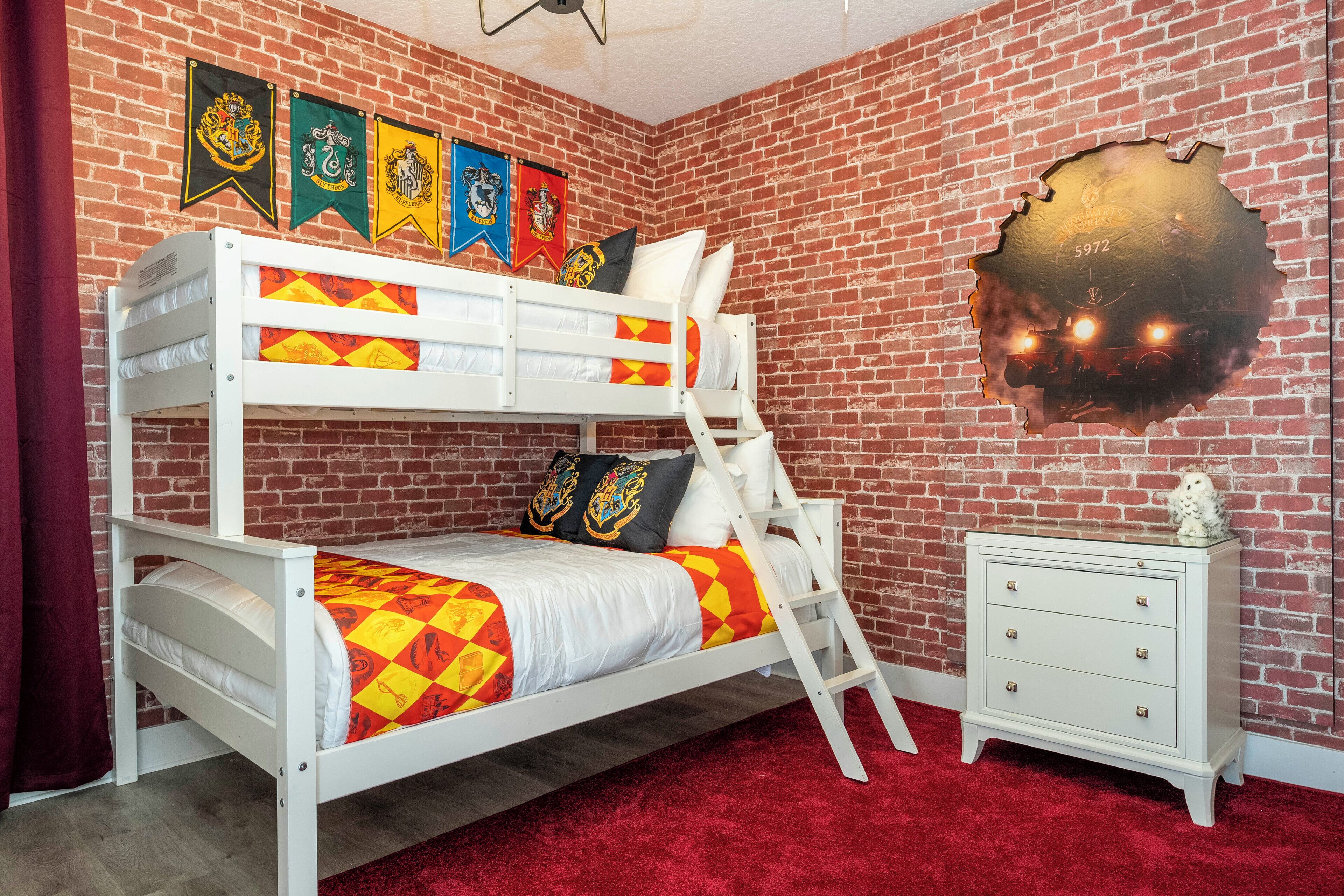 6 bedrooms, iron/ironing board, free WiFi